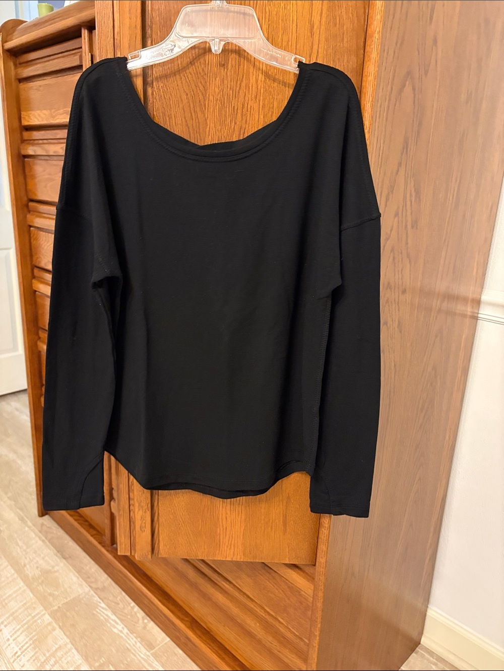 Yogalicious Black Long Sleeve Scoop Neck Top